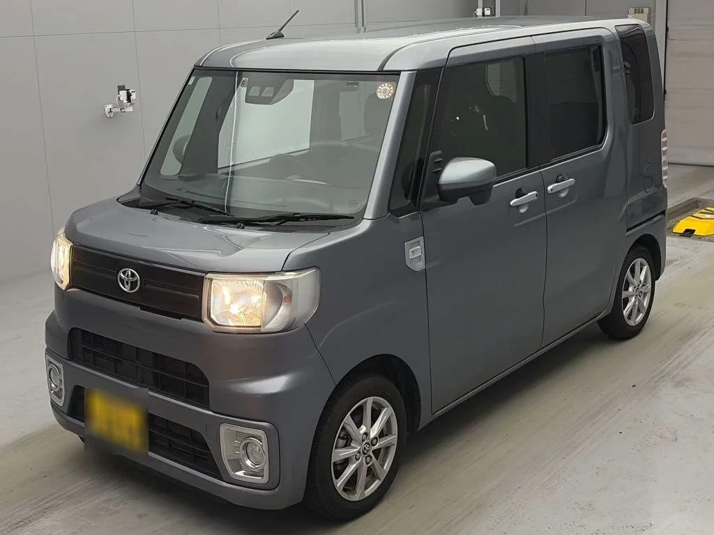 Toyota Pixis Mega LA700A 2021
